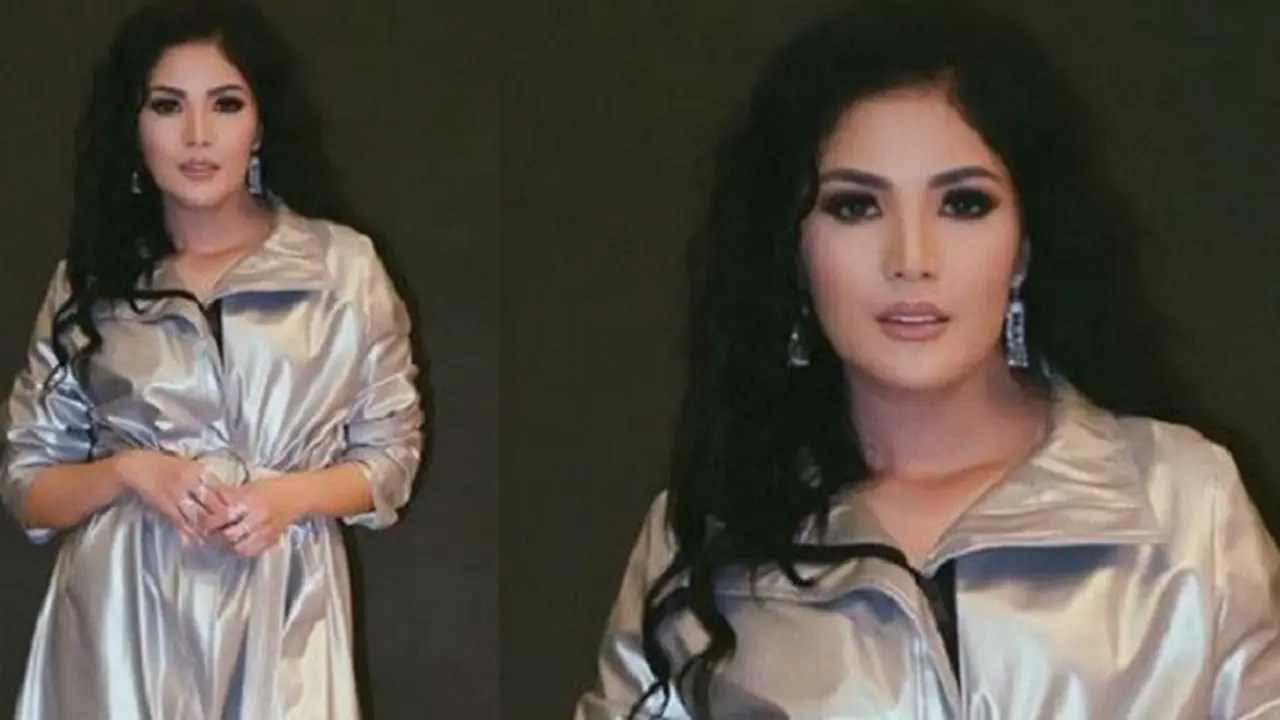 [Bintang] Suka Tampil Eksentrik, Outfit Nindy Ayunda Ini Mirip Jas Hujan