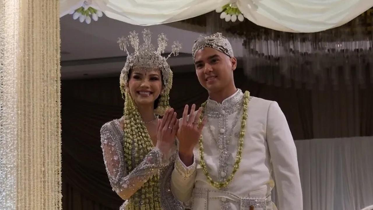 8 Potret Cantik Menawan Alyssa Daguise dalam Balutan Kebaya Sunda di Momen Akad Nikah, Tampil Anggun dan Elegan di Hari Bahagia