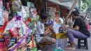 Mendekati perayaan Idul Fitri 1445 Hijriah, penjualan hampers atau parsel berpeluang mengalami peningkatan penjualan, salah satunya di Pasar Barito. (merdeka.com/Arie Basuki)