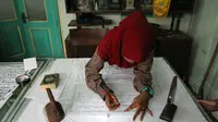 Batik sebagai medium gerakan untuk menulis dan membaca Alquran. (Liputan6.com/Reza Kuncoro)