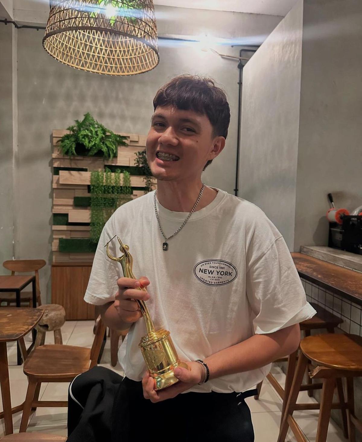 Nyoman Paul Menangi Penghargaan Pendatang Baru Terbaik di AMI Awards 2024, Sampaikan Kata Motivasi
