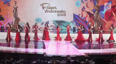 Para 11 finalis tampil di Malam Puncak Puteri Indonesia 2018, Jakarta, (9/3). 11 finalis perwakilan dari Sumsel, Kalbar, Jateng, Lampung, Sumbar, DKI Jakarta 2, D.I. Yogyakarta, Banten, Bangka Belitung, DKI Jakarta 4, dan 6. (Liputan6.com/Herman Zakharia)