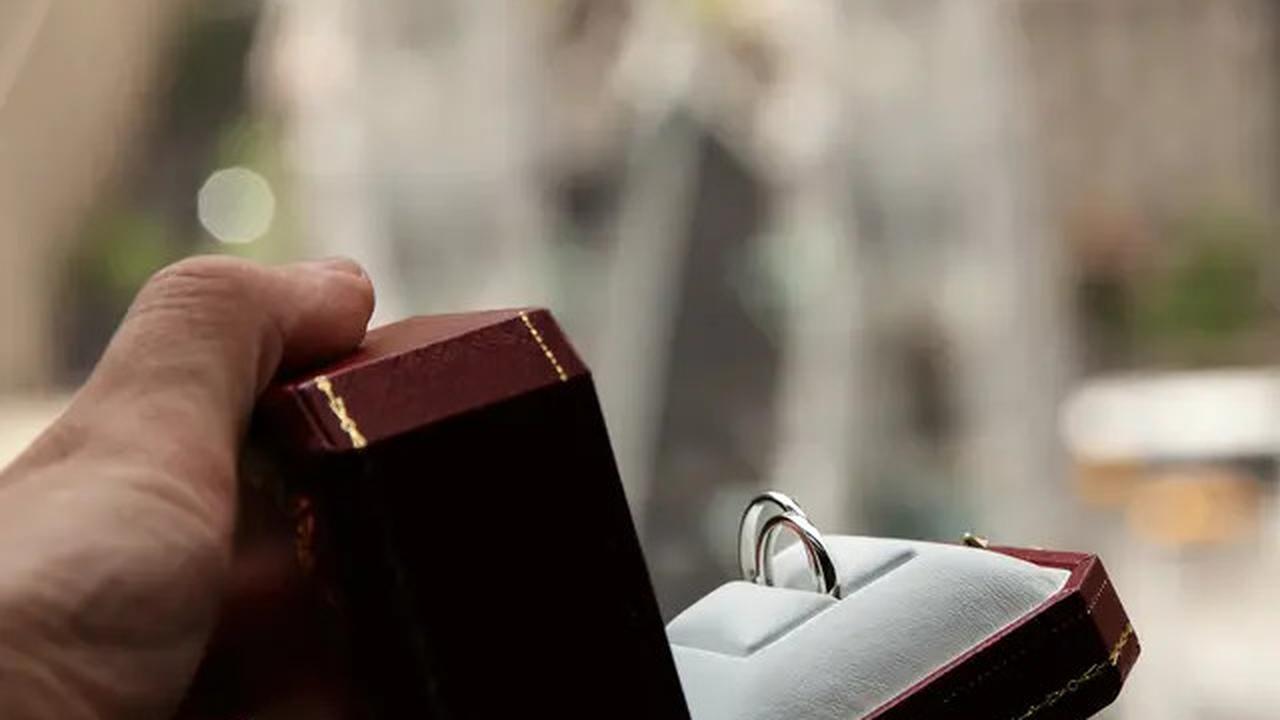 Jika Pernikahan Gagal, Apakah Cincin Lamaran Harus Dikembalikan?