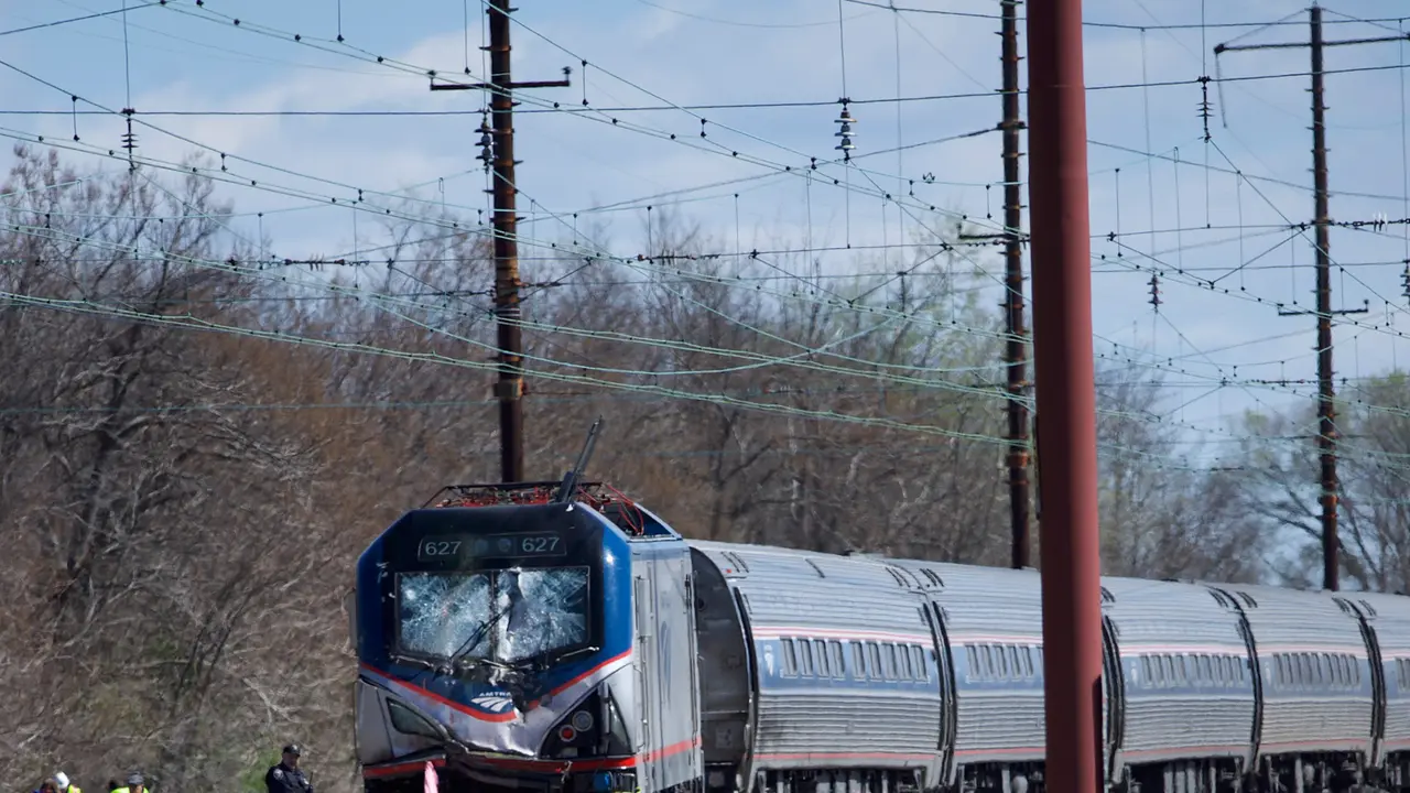 20160403-Kereta Penumpang Tergelincir di AS, Dua Orang Tewas-Philadelphia