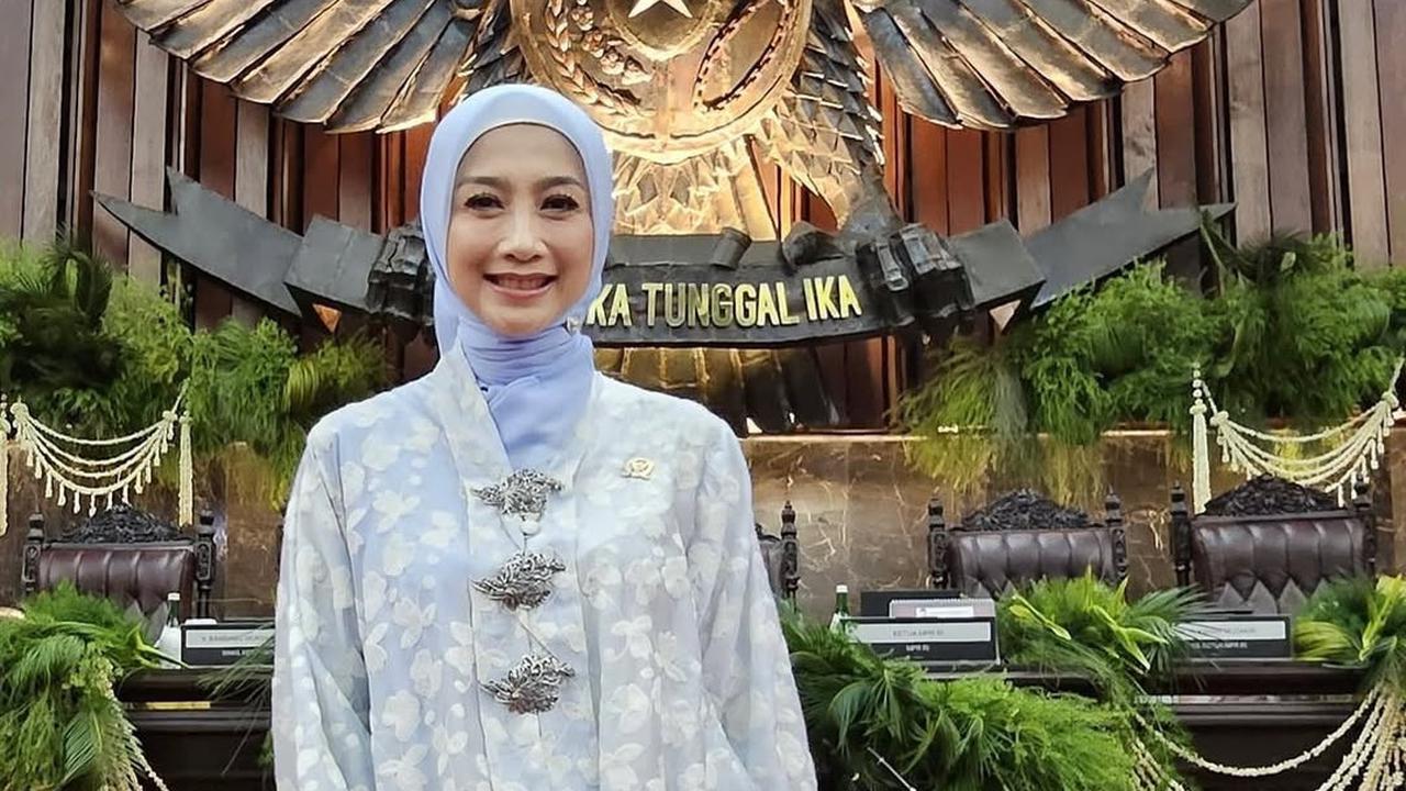 Profil dan Tangga Karir Desy Ratnasari dari Artis Mudah hingga Jadi Pejabat