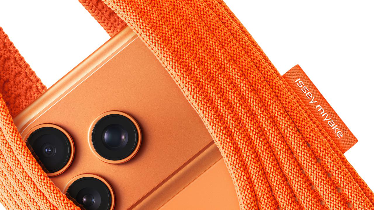 iPhone Pocket: An Accessory from Apple and ISSEY MIYAKE Launching November 14, 2025