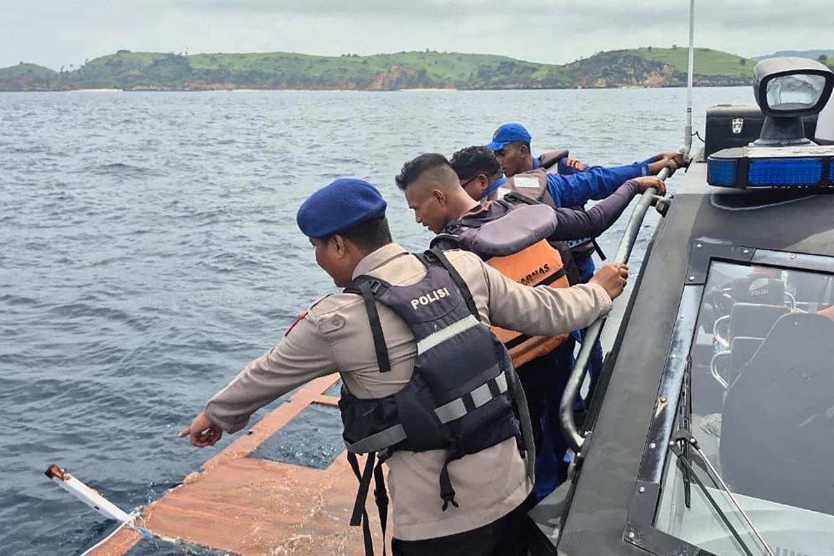 OTO: Pencarian Korban Kapal Wisata Tenggelam di Pulau Padar Terus Dilanjutkan