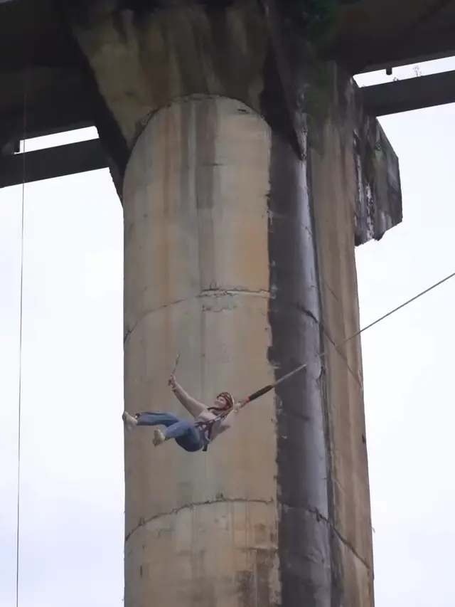 Dara Arafah Jajal Bungee Jumping