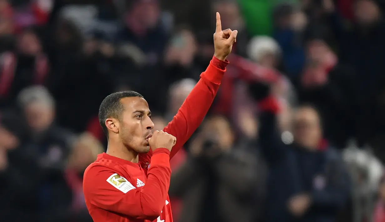 1. Thiago Alcantara (Bayern Munchen) - Gelandang berusia 29 tahun ini menampilkan permainan yang menawan saat Bayern Munchen berhadapan PSG di final Liga Champions. Berdasarkan statistik penampilannya di Liga Champions 2019/2020, Thiago mendapatkan nilai 7.76. (AFP/Christof Stache)