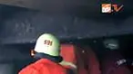 Kebakaran melanda kolong Jembatan Kampung Melayu, Jakarta Timur, Ahad (31/1) siang. Api yang berasal dari bakaran sampah membesar dan membahayakan pengguna jalan. 