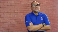 Direktur Komunikasi LOC Panitia Lokal FIBA World Cup 2023, Yudha Permana, berpose saat kunjungan ke dapur redaksi Bola.com, Gondangdia, Jakarta, Selasa (8/8/2023). (Bola.com/M Iqbal Ichsan)