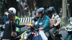 BRI Peduli Bantu Penanganan Karhutla Kalbar, Salurkan Pompa Air hingga Masker bagi Warga