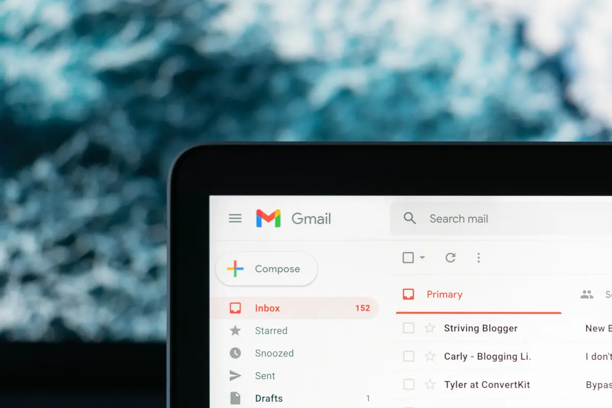 Ilustrasi Email