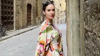 6 Gaya Busana Steffi Zamora Liburan di Italia, Hadiri Pernikahan Adik Nino Fernandez