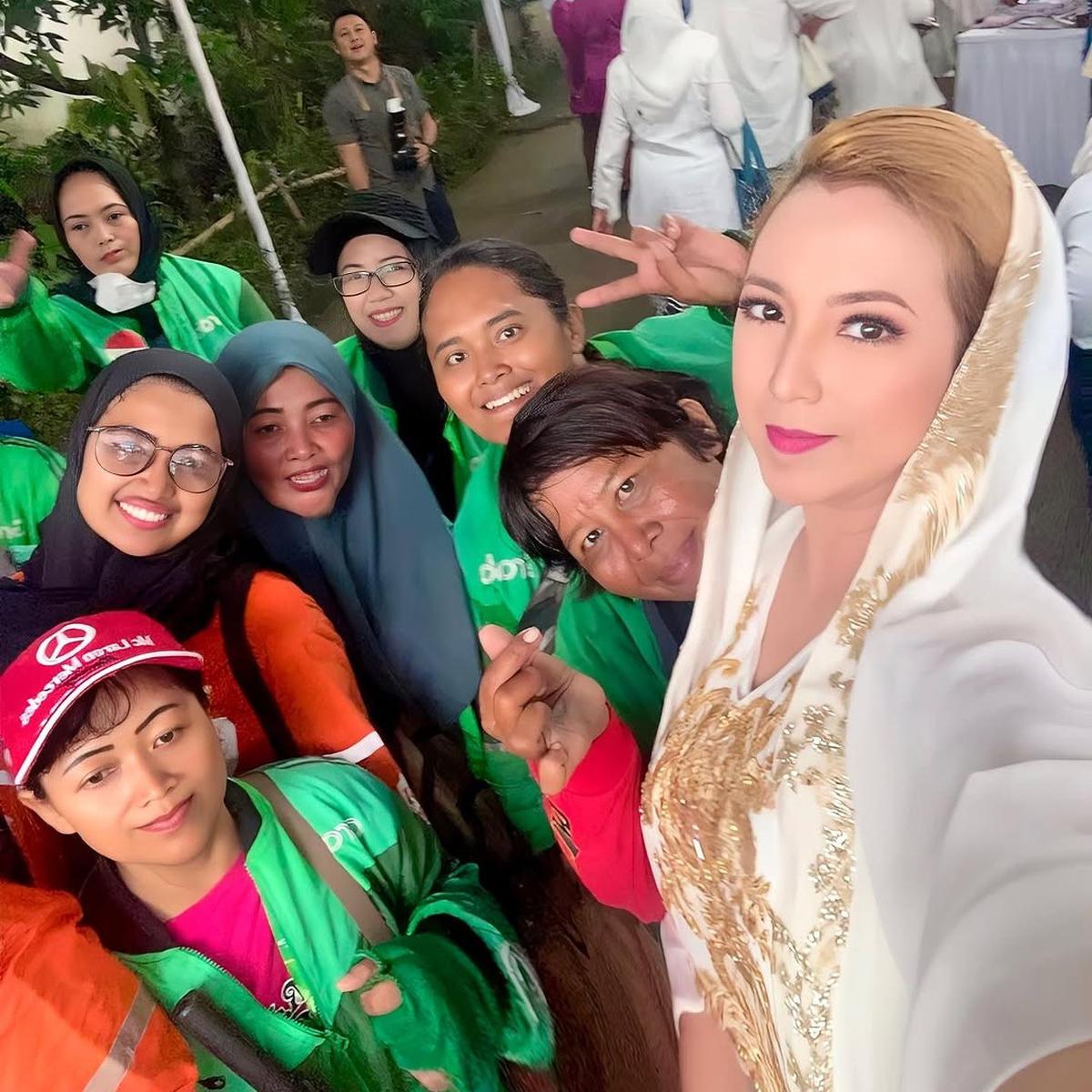 Sederet Kegiatan Potret Cantik Heni Tania Istri Kombes Polisi di Bulan Suci Ramadan