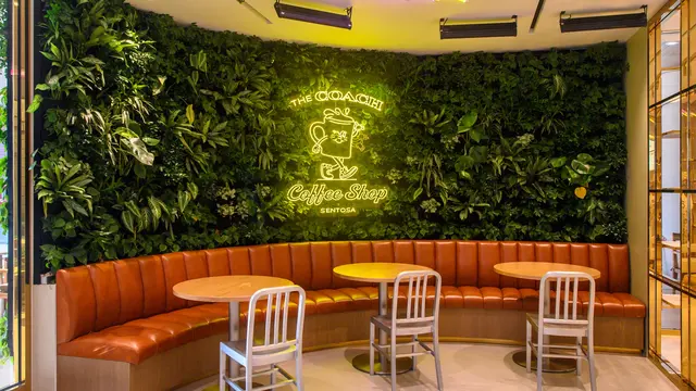 Kemewahan Mode Lewat Secangkir Kopi di Coach Coffee Shop Permanen, Singapura