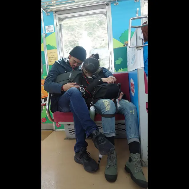 Video Lawas Viral, Ini 6 Potret Kedekatan Duta Sheila On 7 dengan Putrinya