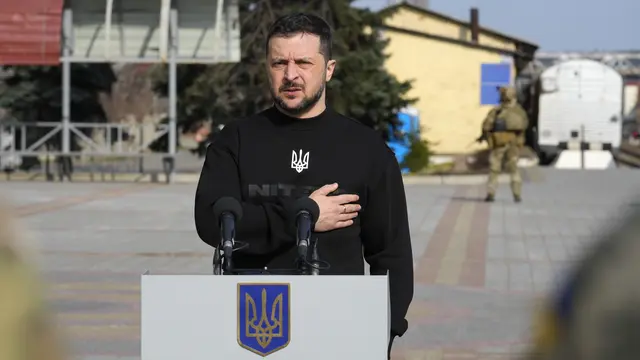 Volodymyr Zelenskyy Kembali Keliling Garis Depan Pertempuran Ukraina Timur