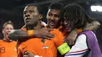 Belum lengkap rasanya jika seorang pemain belum merasakan bermain di turnamen mayor seperti Piala Eropa dan Piala Dunia. Penyelenggaraannya yang empat tahun sekali menjadi salah satu alasan. 5 pemain berikut merasakannya di Euro 2020 di usia yang tak lagi muda. (Foto: AP/Pool/Peter Dejong)
