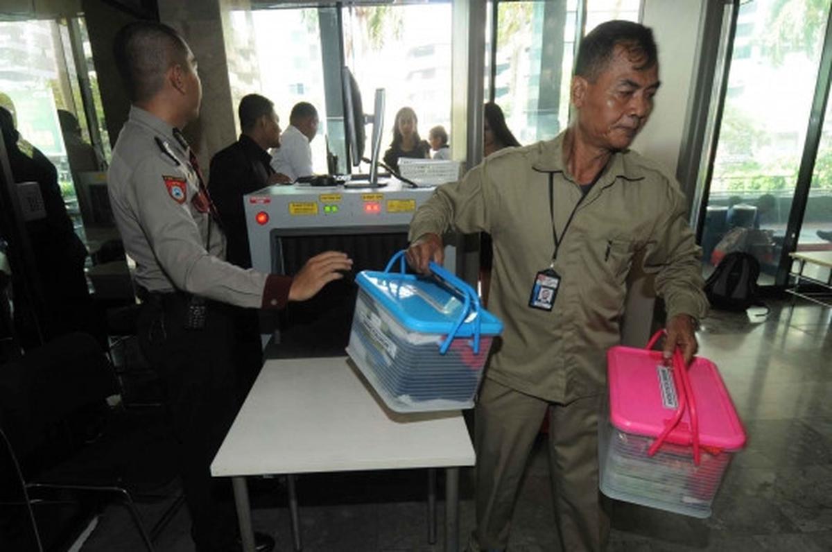 Jelang Lebaran, barang para tahanan KPK diperiksa sinar X