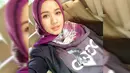 Aktris cantik Laudya Cynthia Bella kini terlihat memesona dengan mengenakan jilbab. (instagram.com/laudyacynthiabella)