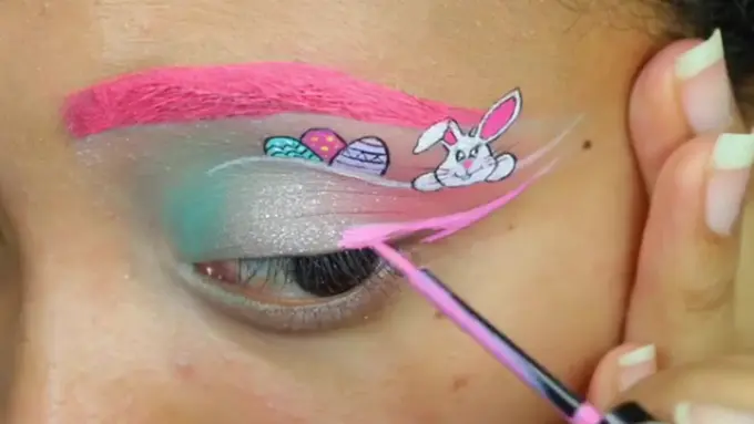 Bukan di Kanvas, Kini Melukis Bisa di Kelopak Mata