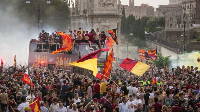 Parade AS Roma Juara UECL