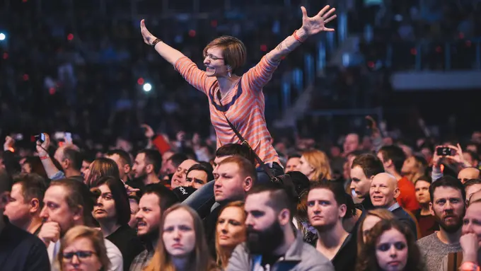 Menonton Konser Bersama Pasangan Dapat Memperkuat Ikatan Cinta