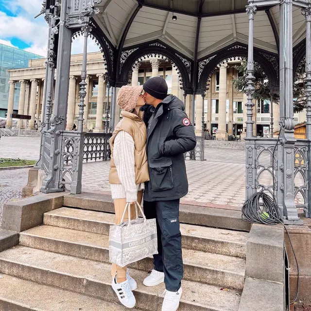 Potret Jennifer Bachdim dan Irfan Bachdim di Jerman