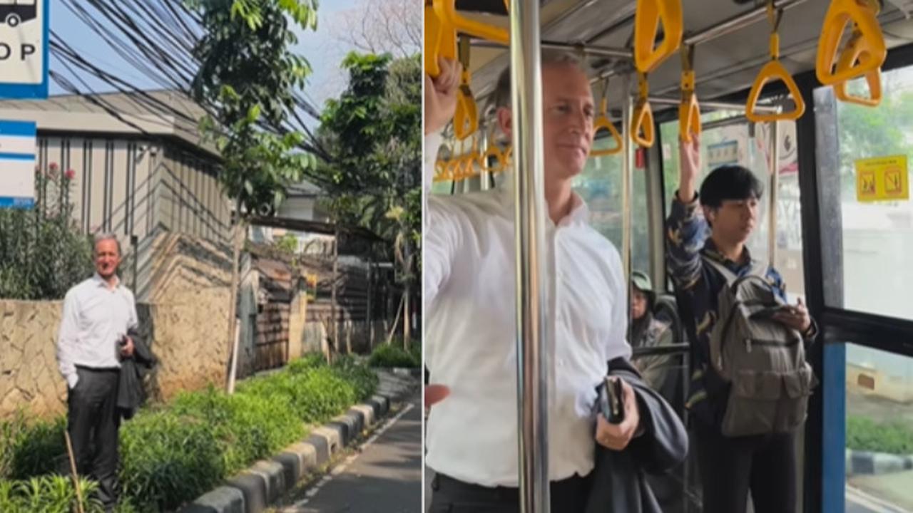 Rela Panas-panasan di Tepi Jalan, Duta Besar Belanda Enjoy Berangkat Kerja Naik Transjakarta