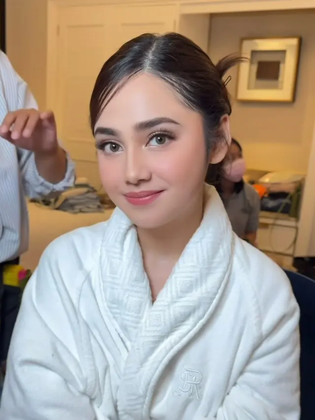 Syifa Hadju Tampil Glowing dengan Makeup Fresh di Perayaan MD Entertainment