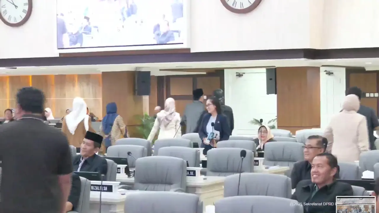 DPRD Jabar. Walk Out