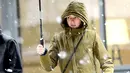 Naomi Watts berjuang sendirian untuk melawan hujan salju. (Raymond Hall/GC Images)