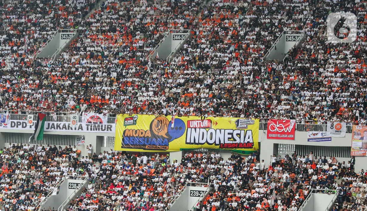 <p>Penampilan beberapa komika pendukung Anies juga memeriahkan acara kampanye akbar itu. (Liputan6.com/Herman Zakharia)</p>