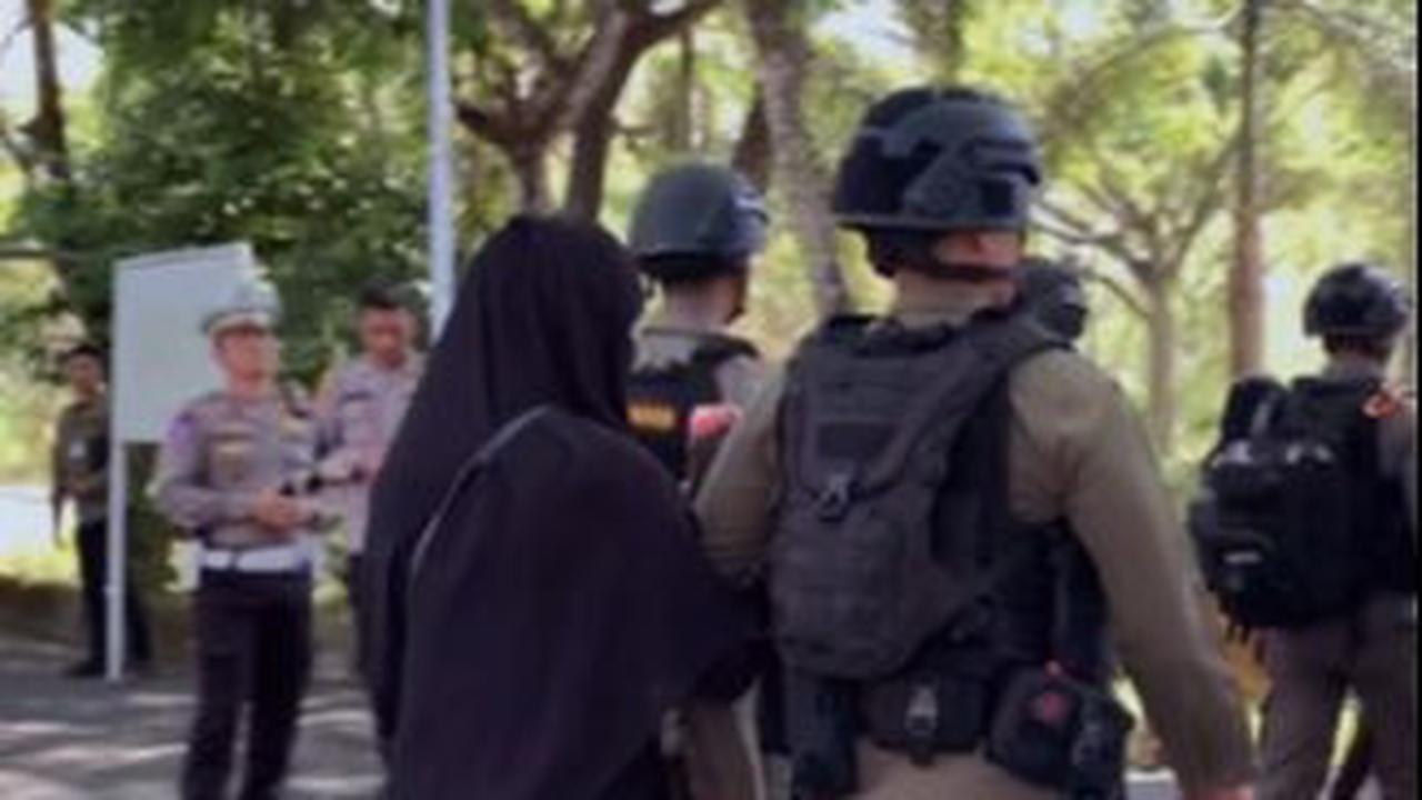 Dalam salah satu unggahannya, wanita bercadar tersebut menuangkan keluh kesahnya sebagai istri.