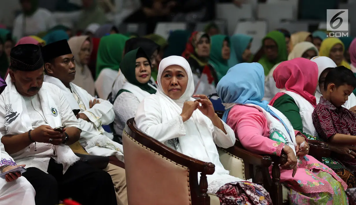 Dewan Penasihat Jaringan Kiai Santri Nasional (JKSN) Khofifah Indar Parawansa saat menghadiri deklarasi dukungan JKNS DKI Jakarta untuk pasangan Joko Widodo-Ma'ruf Amin pada Pilpres 2019 di Jakarta, Rabu (19/12). (Liputan6.com/JohanTallo)