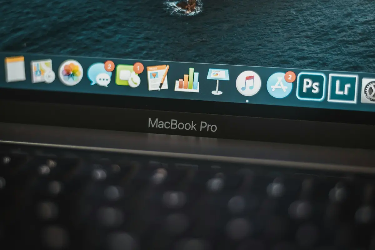 Ilustrasi MacBook (Foto: Unsplash/Jason Jiang)