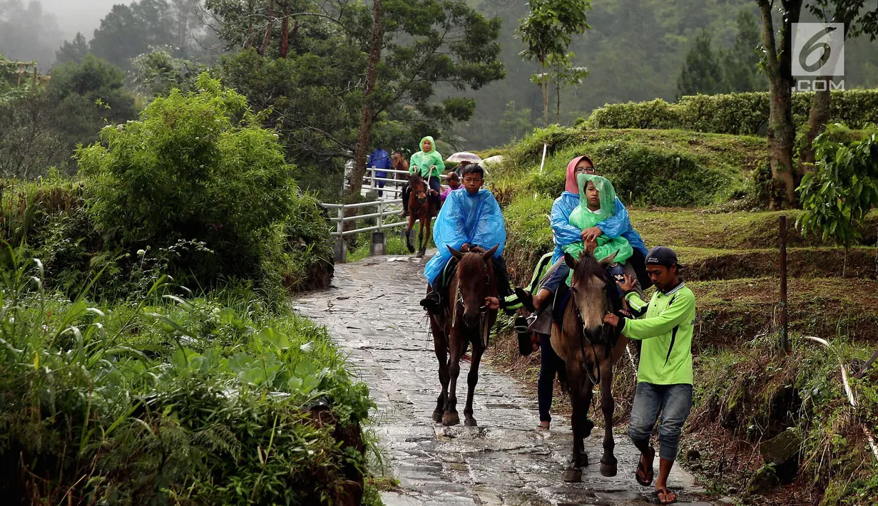 PHOTO: Menikmati Eksotisnya Objek Wisata Candi Gedong Songo Semarang