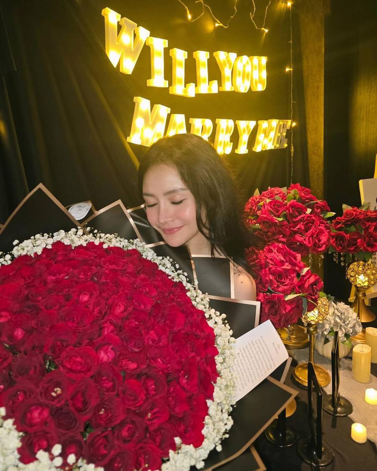 7 Potret Mawar AFI Dilamar Kekasih Lewat Dinner Romantis & Ucapan Penuh Cinta, Bahagia Banget