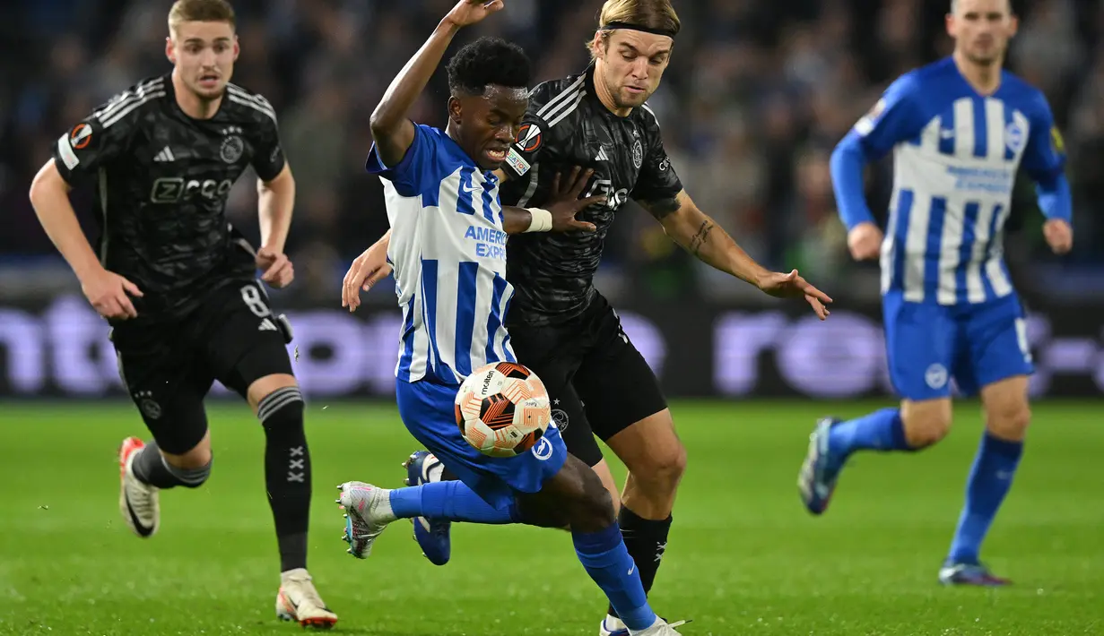 Hasil ini membantu Brighton bertukar posisi dengan Ajax di dasar klasemen. (Glyn KIRK / AFP)
