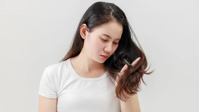 15 Cara Mengatasi Rambut Bercabang agar Lebih Lembut dan Sehat