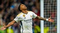Pemain Real Madrid Rodrygo melakukan selebrasi usai mencetak gol ke gawang Braga pada pertandingan sepak bola Grup C Liga Champions di Stadion Santiago Bernabeu, Madrid, Spanyol, Rabu (8/11/2023). (AP Photo/Jose Breton)