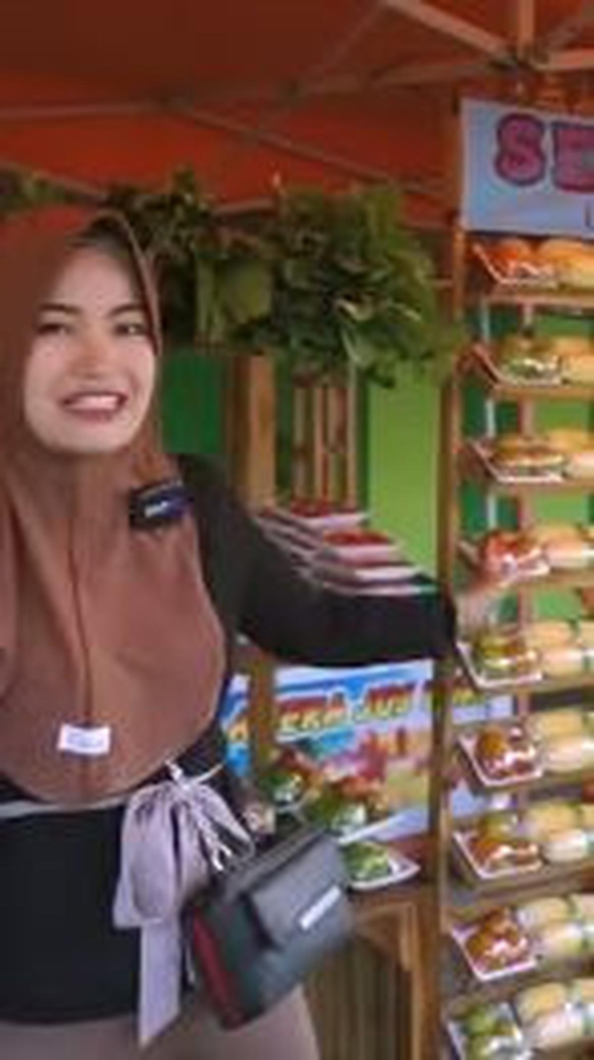 "Untuk omzet di CFD selama 3 jam ini yang paling ramai itu bisa sampai Rp2,5 juta. Kalau agak sepi ya bisa sampai Rp1,5 juta," katanya.