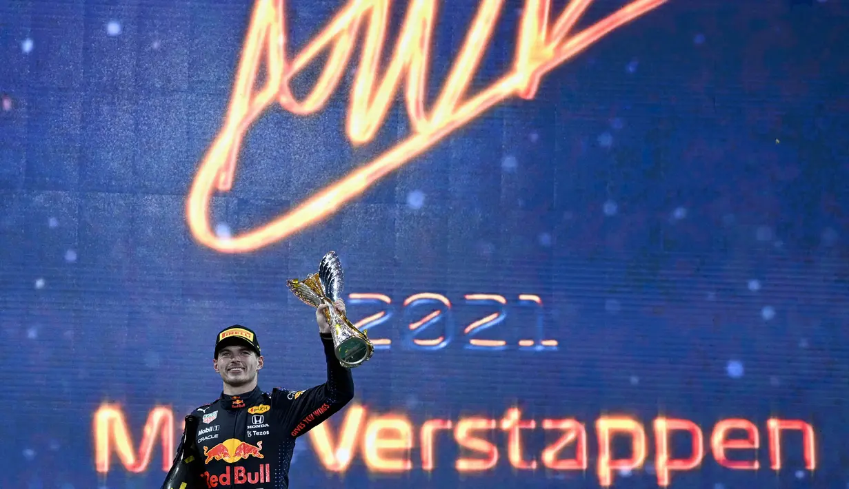 Verstappen akhirnya mematahkan dominasi Lewis Hamilton yang juara beruntun selama empat tahun terakhir serta meraih tujuh kali juara dunia sekaligus. (AFP/Andrej Isakovic)
