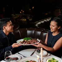 The Coach Restaurant hadirkan perayaan semangat liburan khas New York di musim perayaan tahun ini.