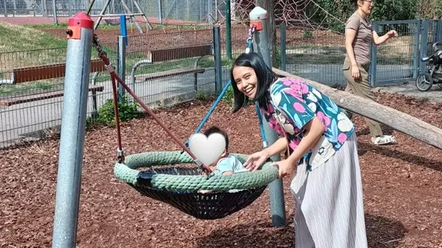 Unoviana Setia atau yang akrab disapa Uno adalah warga negara Indonesia yang saat ini menetap di Wina, Austria.