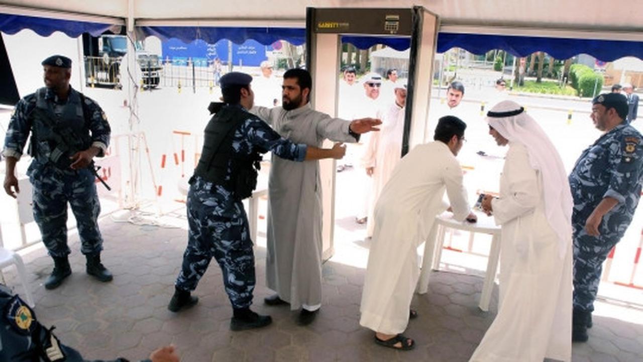 Keharmonisan muslim Sunni dan Syiah Kuwait salat bersama