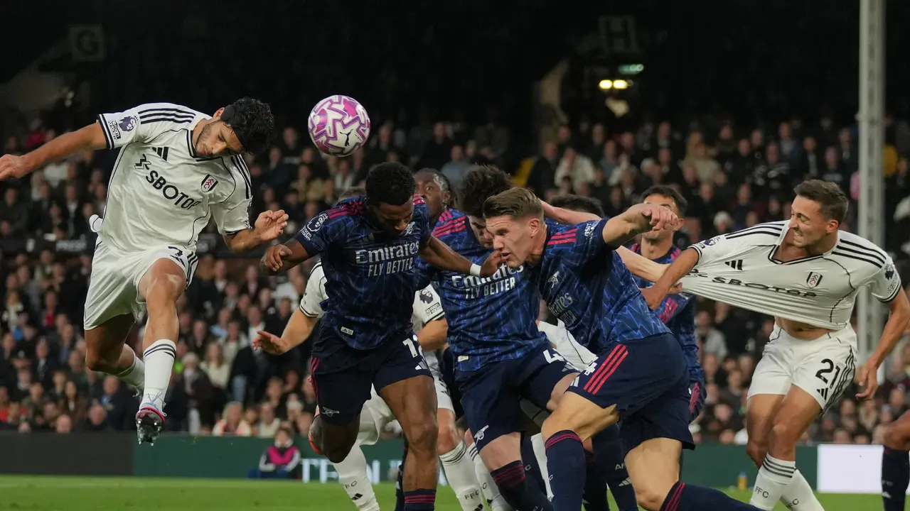 Duel Fulham vs Arsenal di pekan ke delapan Premier League 2025/2026 di Craven Cottage, Sabtu (18/10/2025). (AP Photo/Kin Cheung)