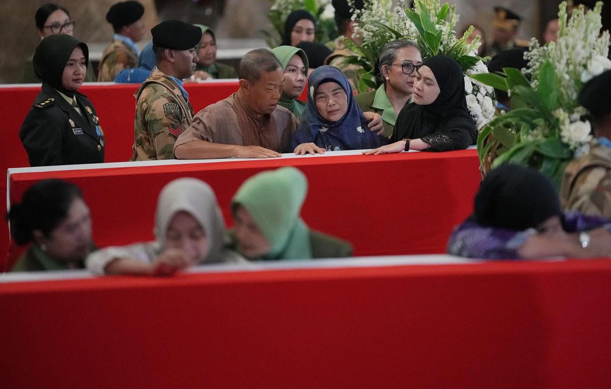 FOTO: Isak Haru Iringi Kepulangan Tiga Prajurit yang Gugur di Lebanon
