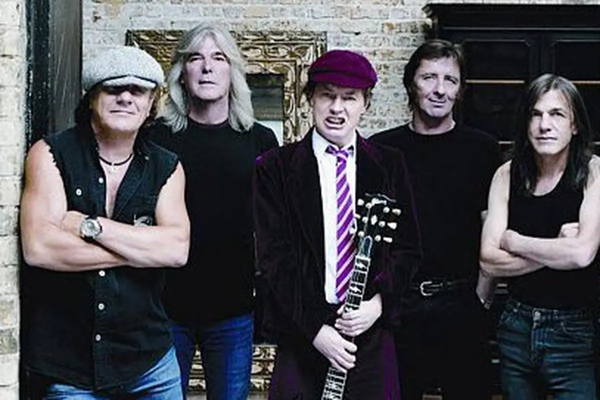 AC/DC Akan Pensiun?